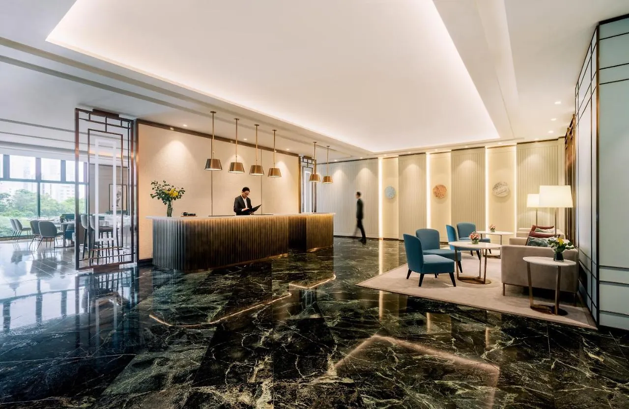 Two Macdonnell Road Aparthotel Hongkong 4*,