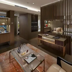 The Landmark Mandarin Oriental ***** Hong Kong