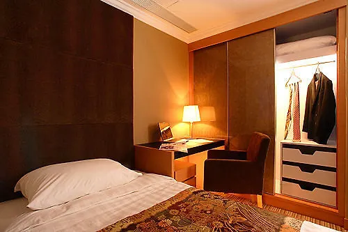 Two Macdonnell Road Aparthotel Hong Kong 4*,