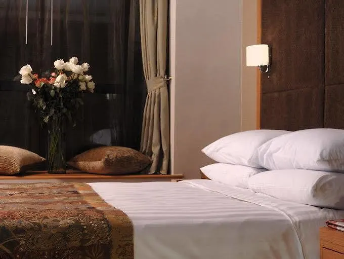Two Macdonnell Road Aparthotel Hong Kong