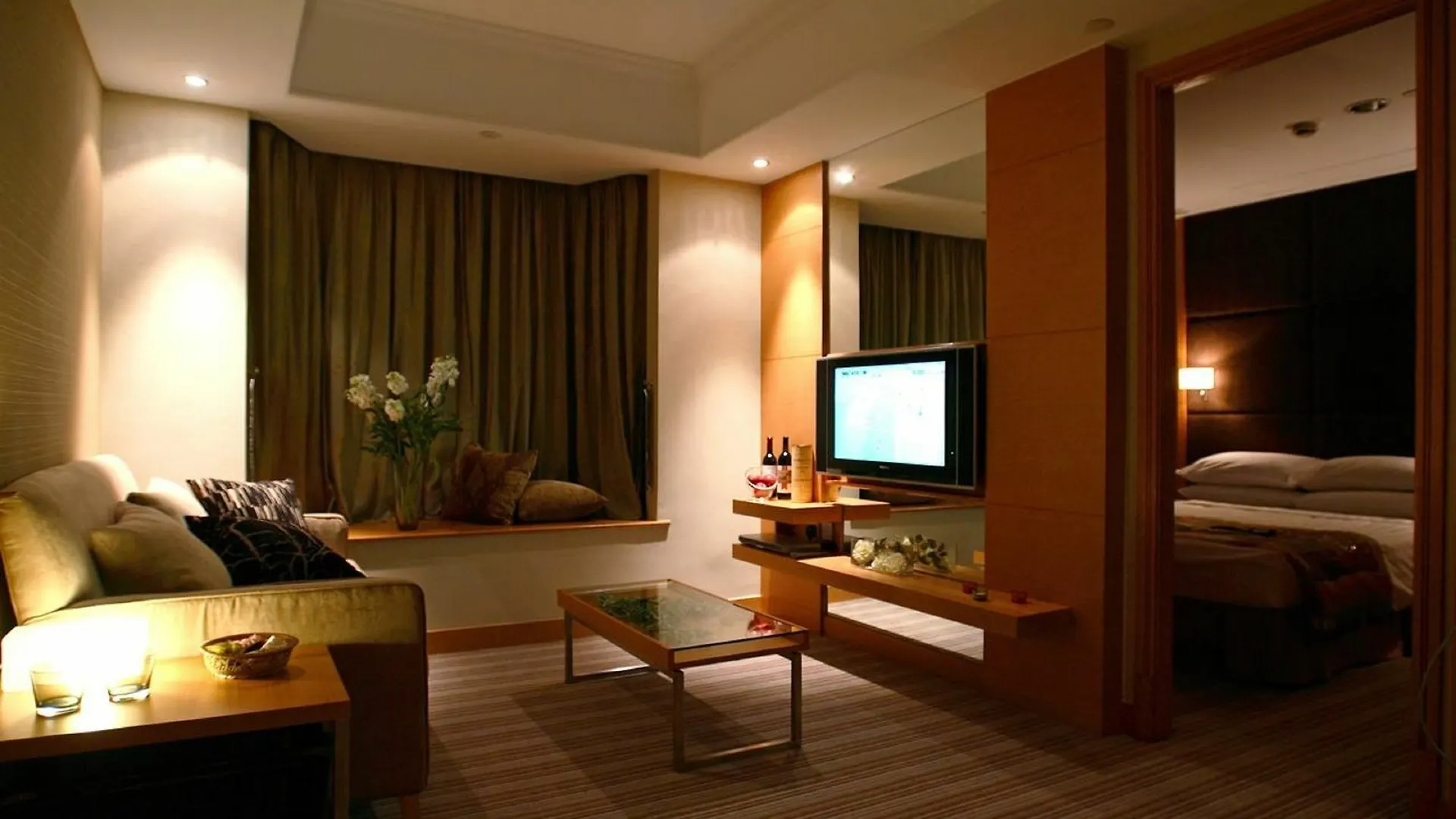 Two Macdonnell Road Aparthotel Hong Kong