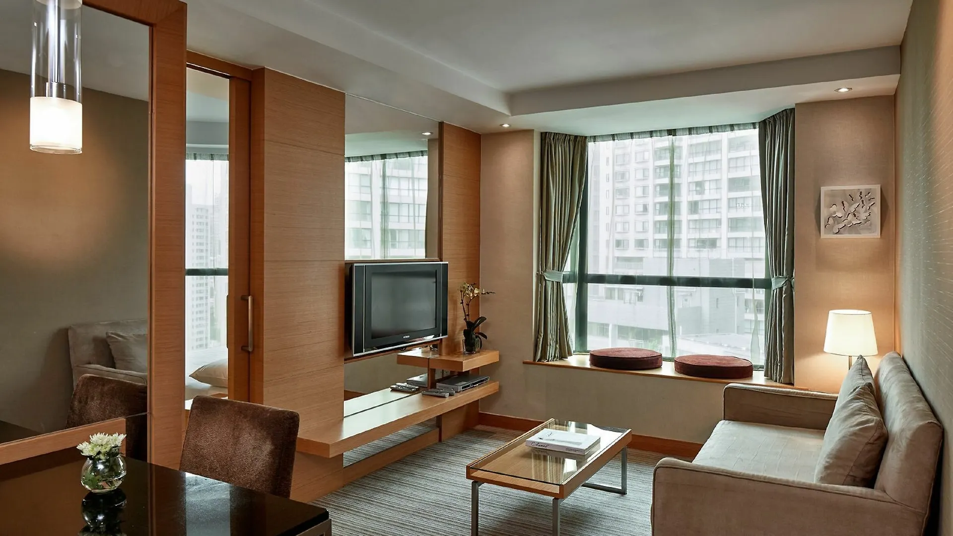 ****  Two Macdonnell Road Aparthotel Hong Kong China