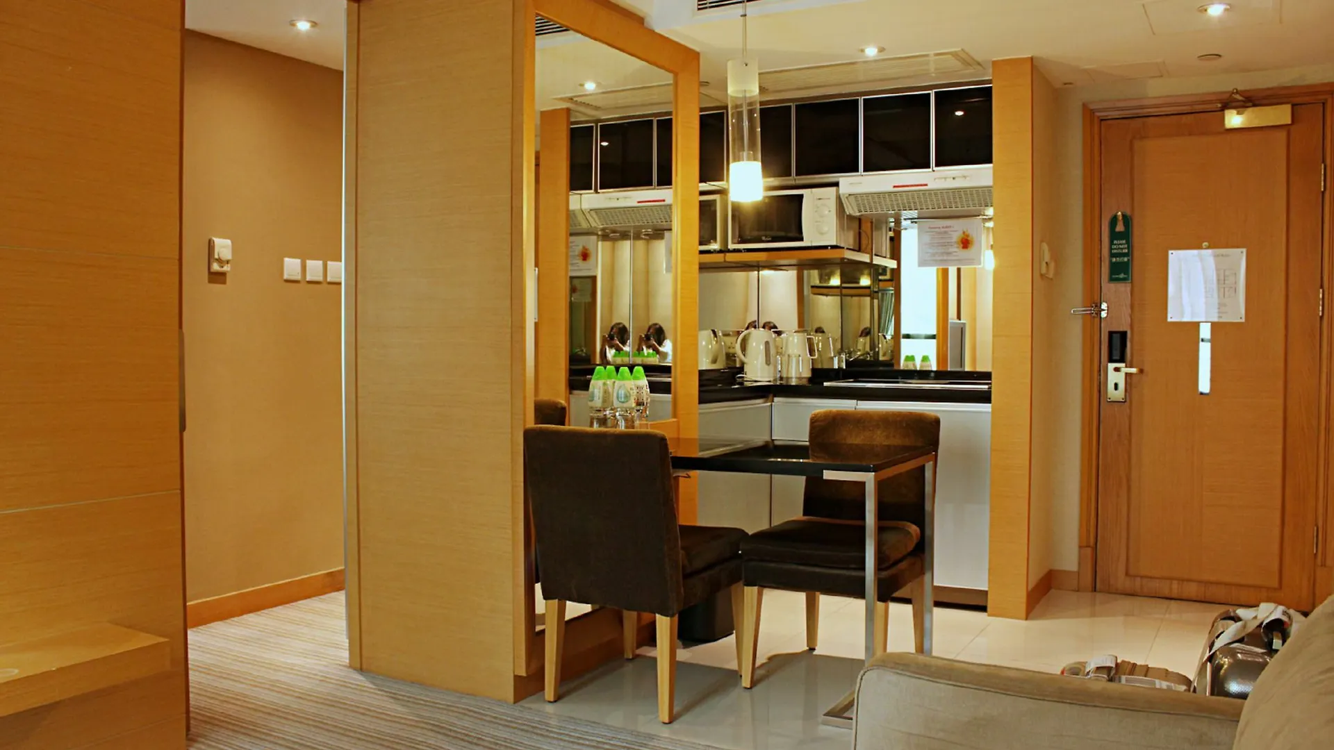 Two Macdonnell Road Aparthotel Hong Kong 4*,